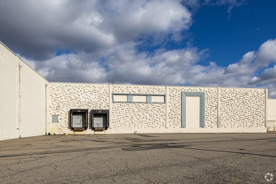 More Photos Of 51-53 Hook Rd, Bayonne Distribution For Lease