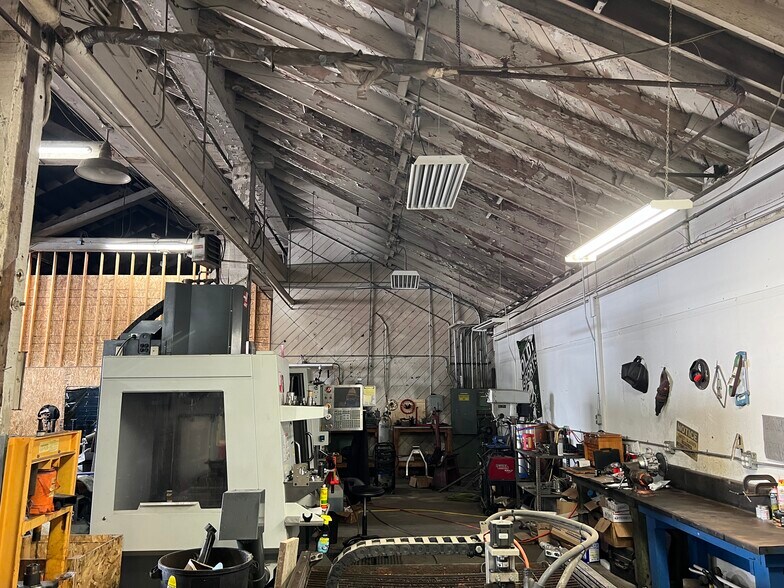 More Photos Of 3990 Broadway St, Eureka Showroom For Sale