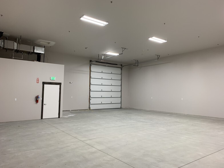 More Photos Of 4206 N Best Rd, Spokane Valley Showroom For Lease