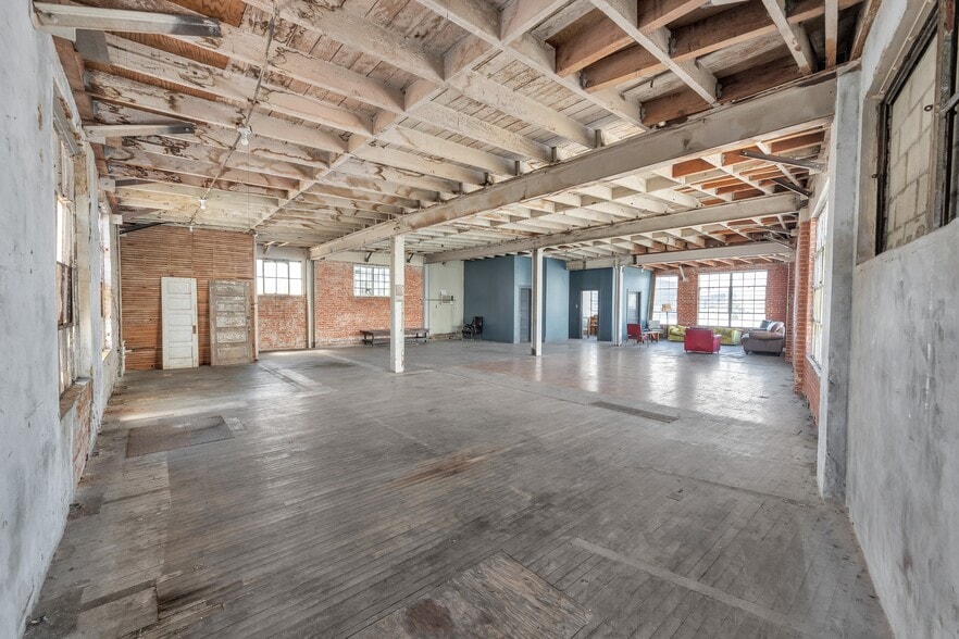 More Photos Of 650 S Rio St, Los Angeles Warehouse For Lease