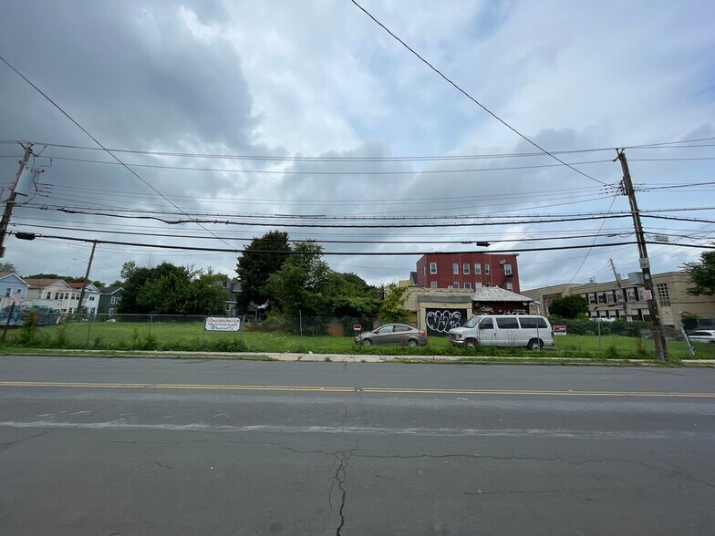 More Photos Of 41-43 W Sandford Blvd, Mount Vernon Land For Lease