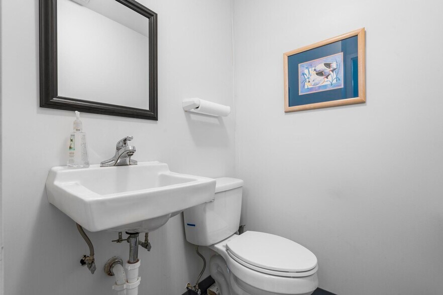 More Photos Of 385 Main St, West Haven Medical For Sale