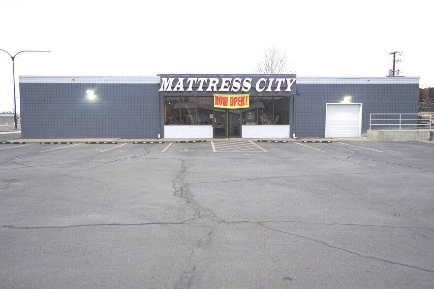 More Photos Of 3001 Main St, Union Gap Freestanding For Sale