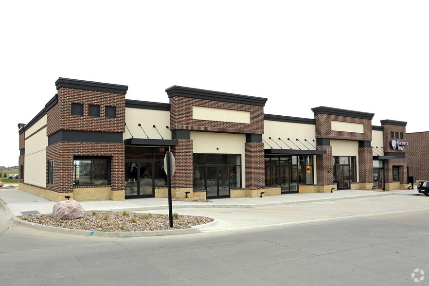 More Photos Of 1850 SW Plaza Shops Ln, Ankeny Storefront For Sale