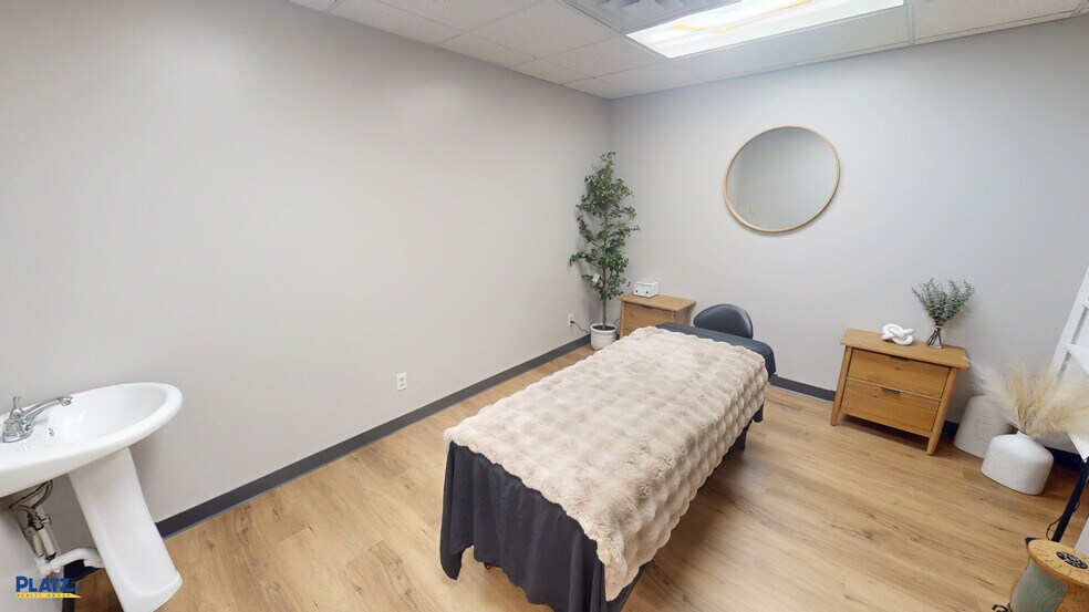 More Photos Of 8501 E Market St, Warren Medical For Sale
