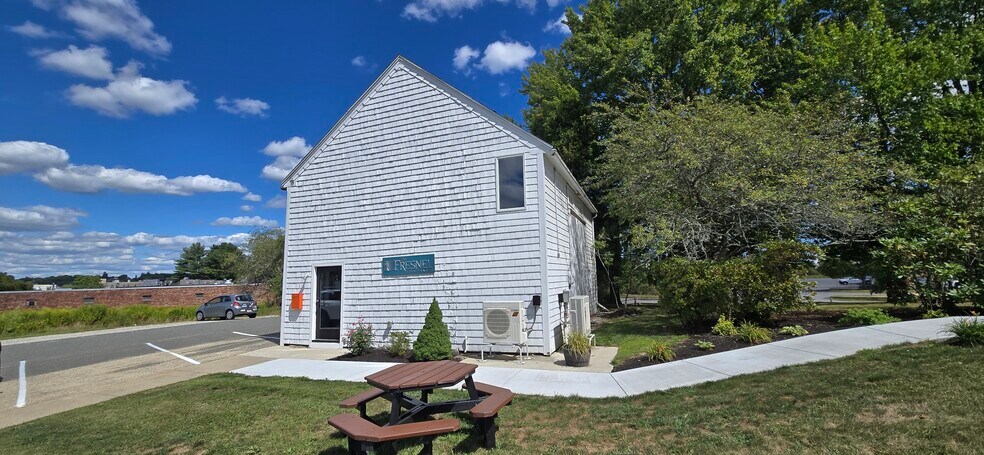 More Photos Of 112 Parker St, Newburyport Research And Development For Lease