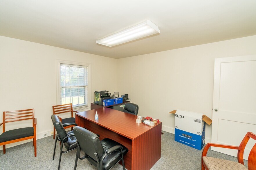 More Photos Of 998-1002 S New Hope Rd, Gastonia General Retail For Lease