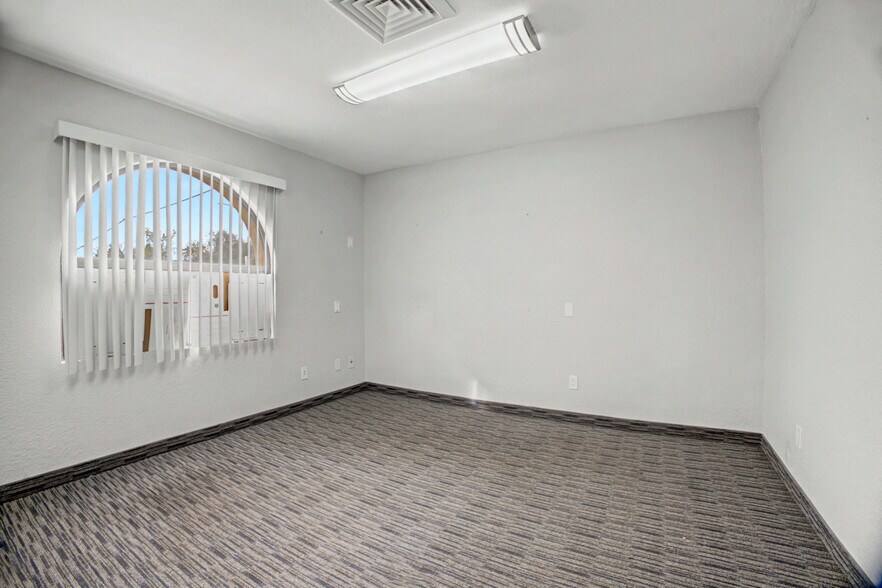 More Photos Of 555 W University Dr, Mesa Office For Lease