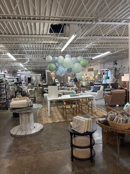 More Photos Of 2407 Memorial Pky SW, Huntsville Freestanding For Lease