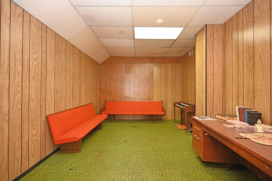 More Photos Of 1810 North Blvd, Fairborn Lodge Meeting Hall For Sale