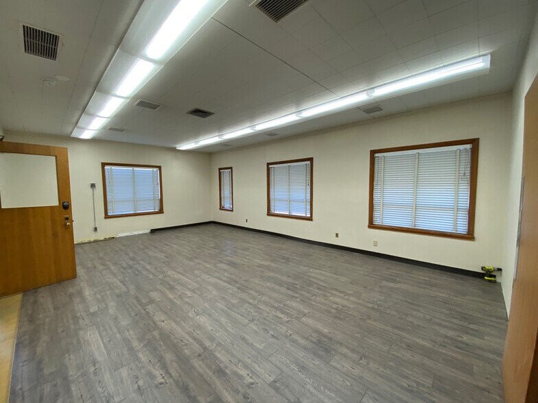 More Photos Of 1050 S Bridge St, Baker City Office For Sale
