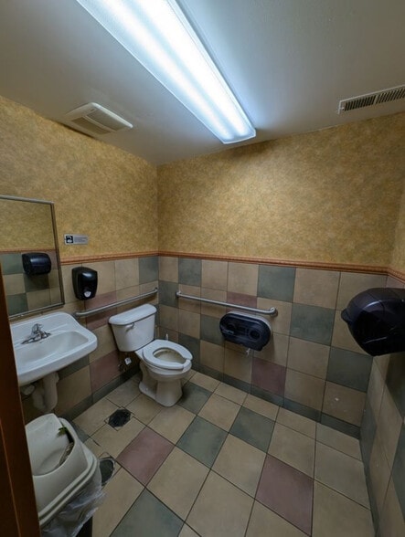 More Photos Of 3727 W Willow Knolls Dr, Peoria General Retail For Lease