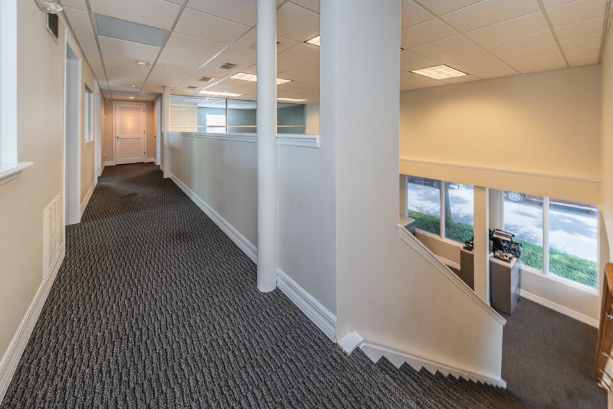 More Photos Of 1663 1st Ave S, Saint Petersburg Office Residential For Lease