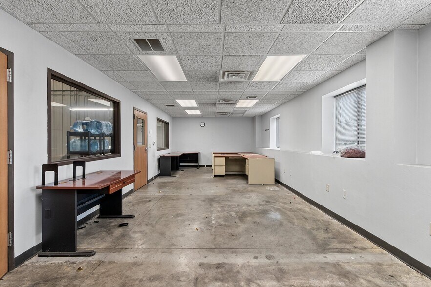 More Photos Of 3300 Commodity Ln, Green Bay Manufacturing For Sale