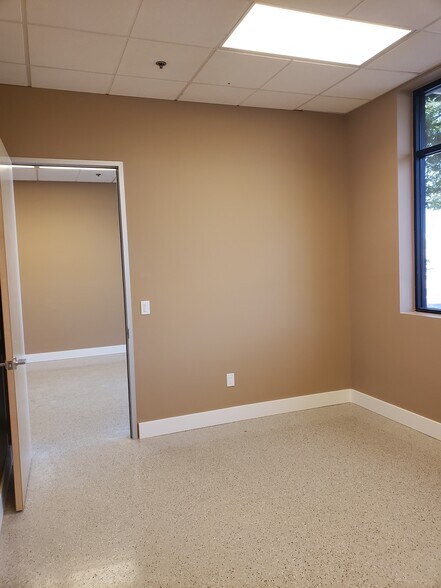 More Photos Of 7235 E Hampton Ave, Mesa Warehouse For Sale