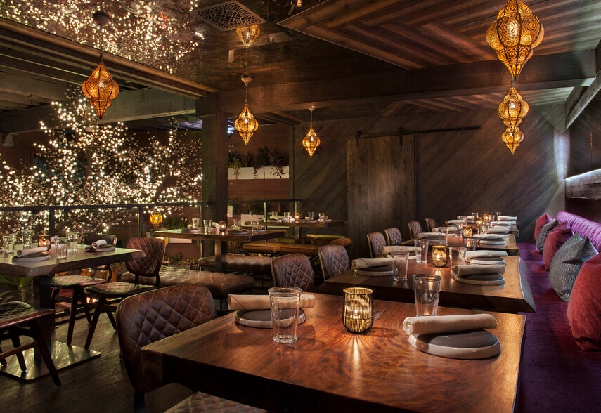 More Photos Of 8450 W 3rd St, Los Angeles Bar For Lease