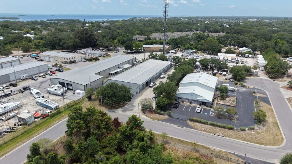 More Photos Of 305 Bear Ridge Cir, Palm Harbor Manufacturing For Lease
