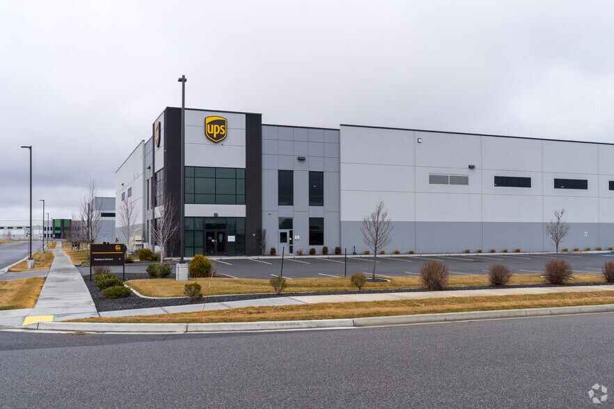 More Photos Of 9210 W Harlan Ln, Spokane Distribution For Lease