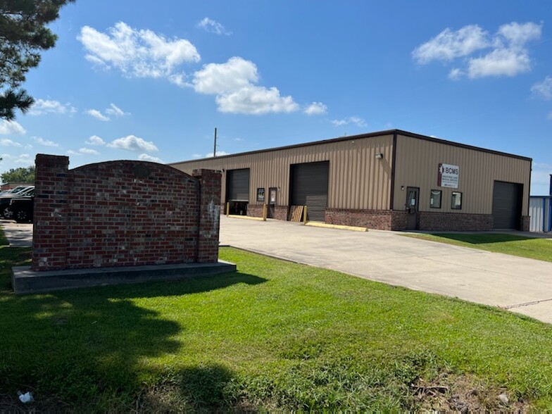 Primary Photo Of 1427 Tiger Dr, Thibodaux Flex For Lease