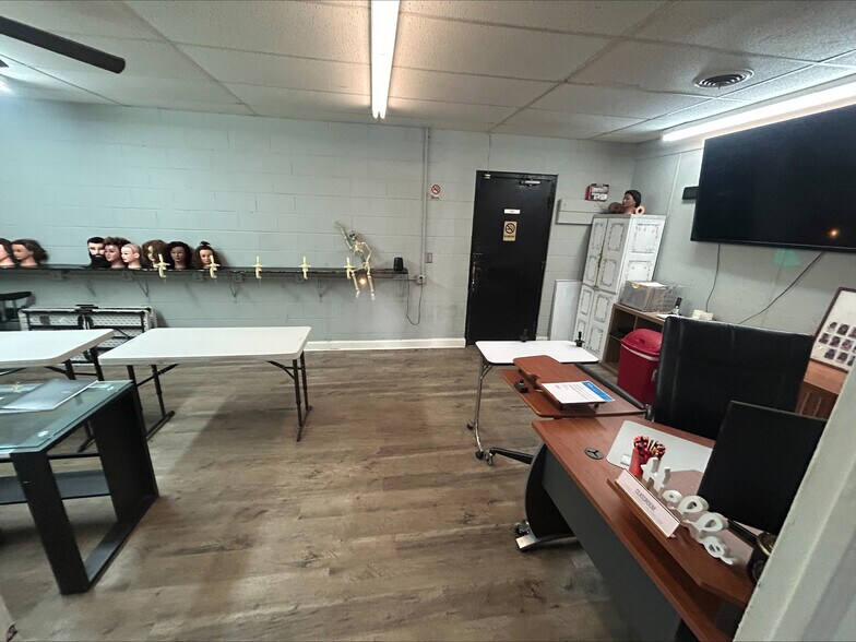 More Photos Of 1549 SC-72-221, Greenwood General Retail For Sale