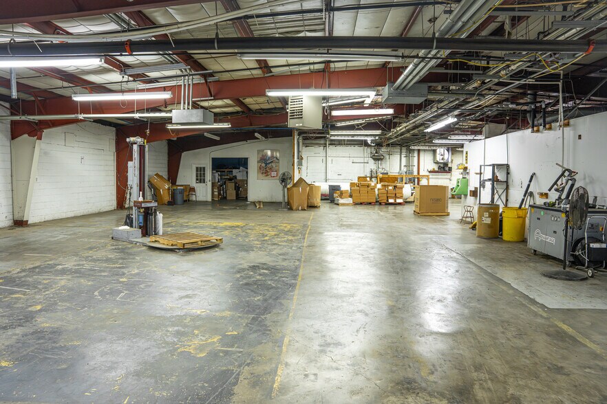 More Photos Of 11110 Gilbert Dr, Knoxville Distribution For Sale
