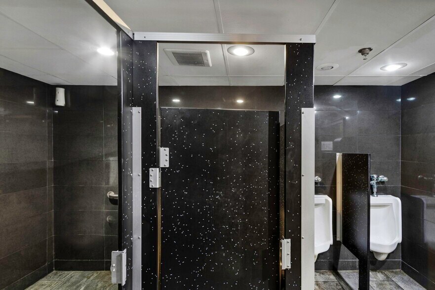 More Photos Of 2901 Tyrone Blvd, Saint Petersburg Restaurant For Sale