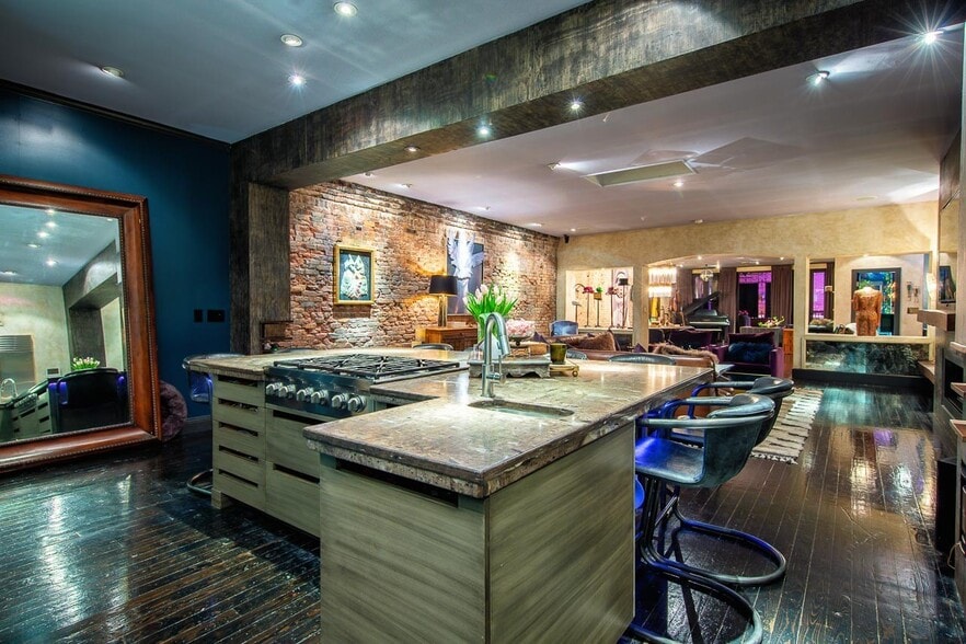 More Photos Of 213 Printers Aly, Nashville General Retail For Sale