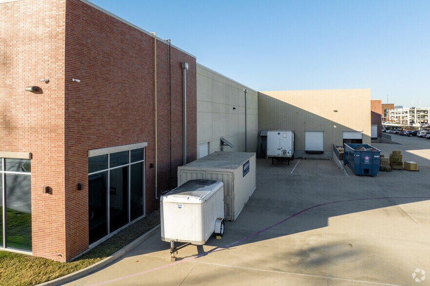 More Photos Of 6300 Communications Pky, Plano Flex For Lease