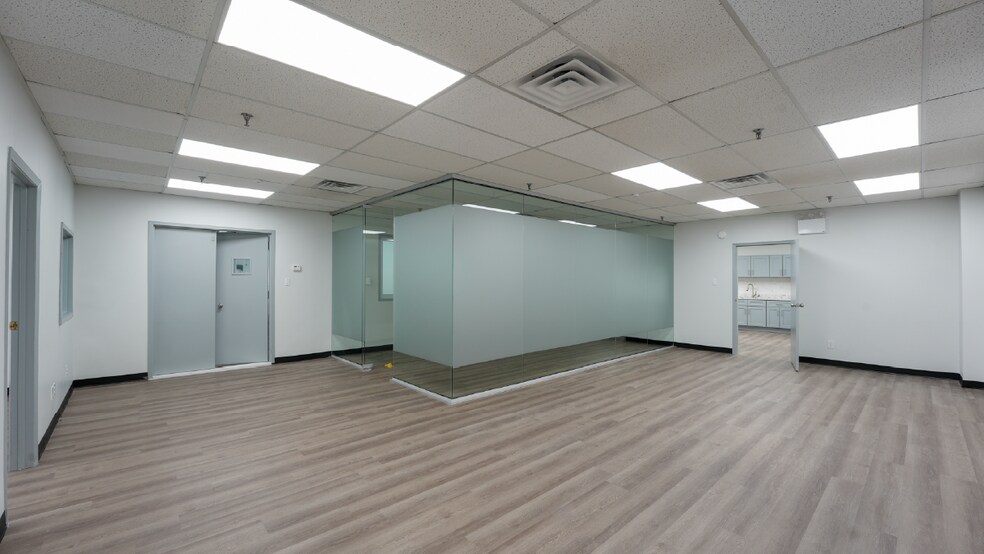 More Photos Of 1845 Steinway St, Astoria Warehouse For Lease