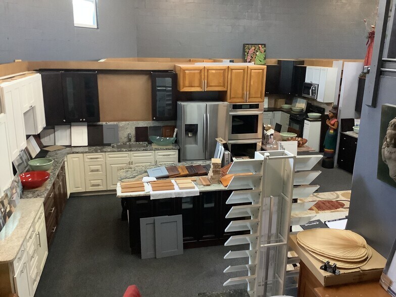 More Photos Of 10120 Ridgeway Dr, Port Richey Warehouse For Lease