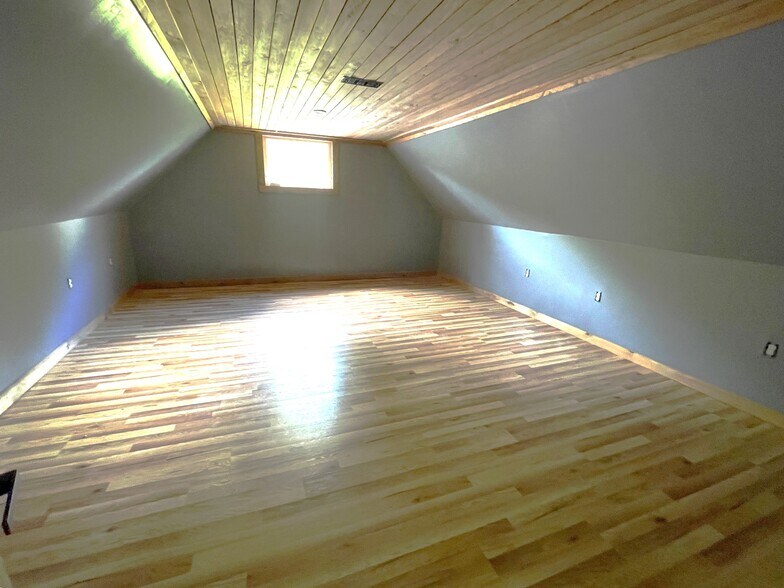 More Photos Of 19 Mason Corner Rd, Saint Albans Multifamily For Sale