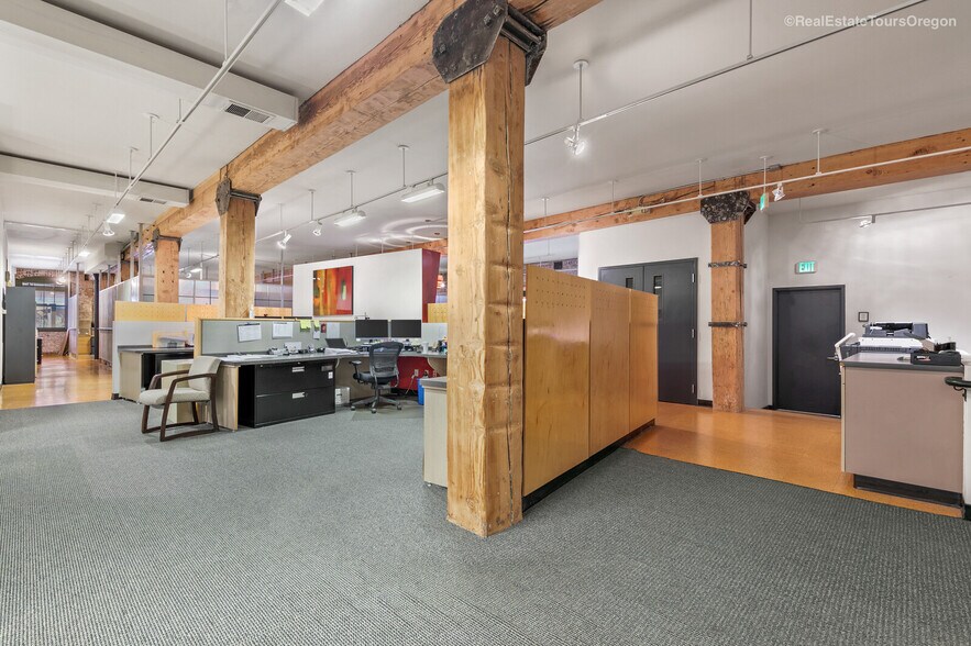 More Photos Of 1325 NW Flanders St, Portland Office For Sale