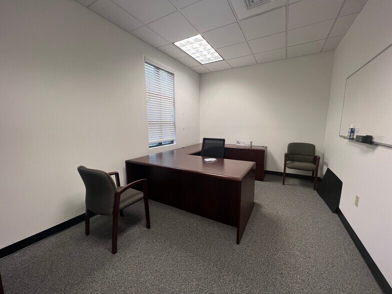 More Photos Of 2810 Meredyth Dr, Albany Medical For Lease