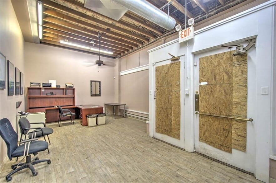 More Photos Of 1050 N Main St, Decatur Office For Sale