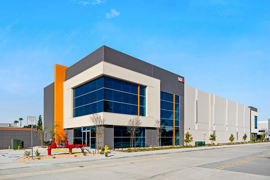 More Photos Of 5637 E 61st St, Commerce Unknown For Lease