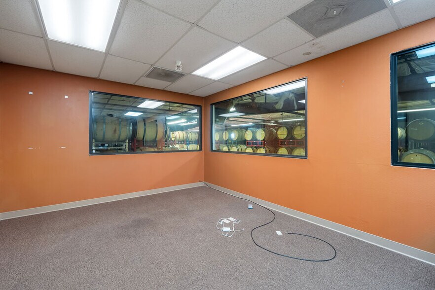 More Photos Of 1625 Commerce Way, Paso Robles Manufacturing For Lease