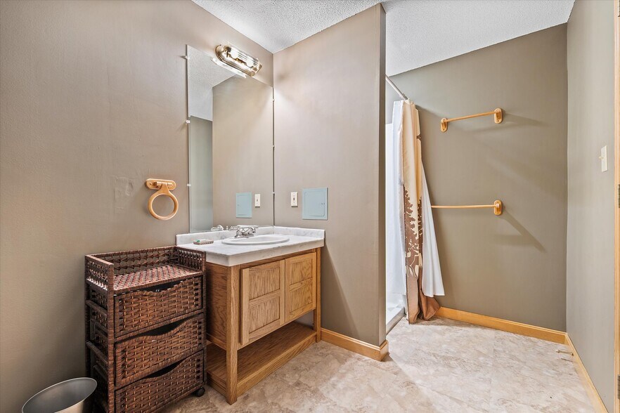 More Photos Of 341 US Route 1, Weston Hotel For Sale