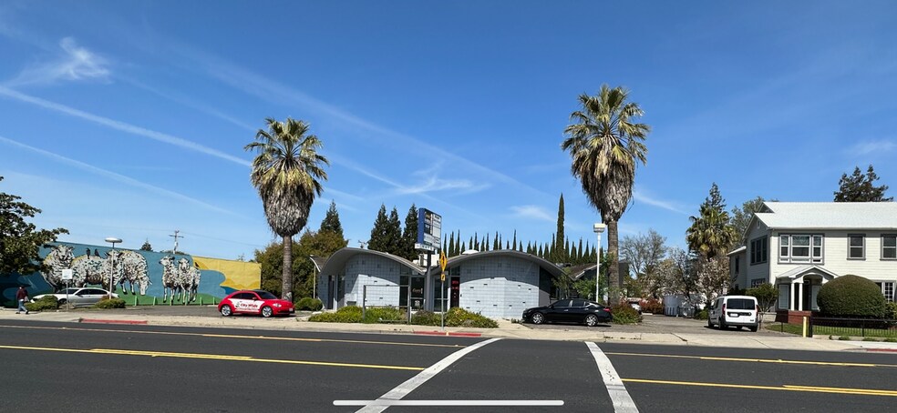 More Photos Of 316 W F St, Oakdale Storefront Retail Office For Sale