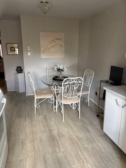More Photos Of 3165 Rue De Mont-Royal, Saint-hubert Apartments For Sale