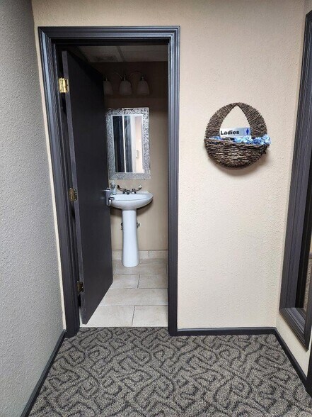 More Photos Of 1711 Westport Rd, Kansas City Office For Sale