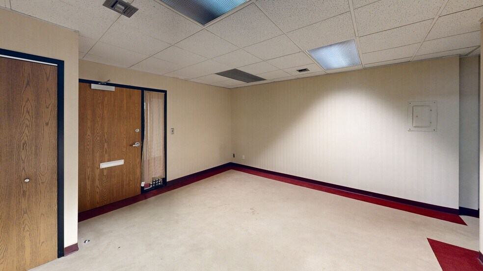 More Photos Of 32969 Hamilton Ct, Farmington Hills Office For Sale