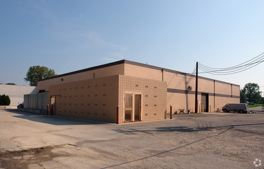 More Photos Of 25715-25737 Meadowbrook Rd, Novi Warehouse For Sale