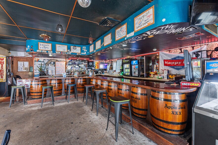 More Photos Of 10 Anastasia Blvd, Saint Augustine Bar For Lease