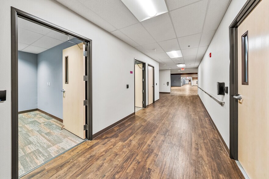 More Photos Of 2166 NW Vine St, Grants Pass Medical For Sale