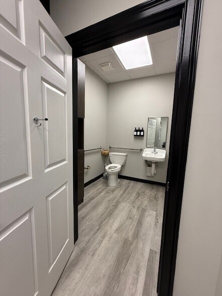 More Photos Of 107 Kilson Dr, Mooresville Office Residential For Lease