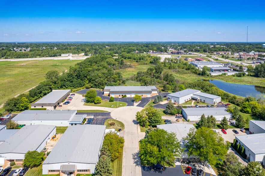 More Photos Of 2200-2205 Tech Ct, Woodstock Warehouse For Lease