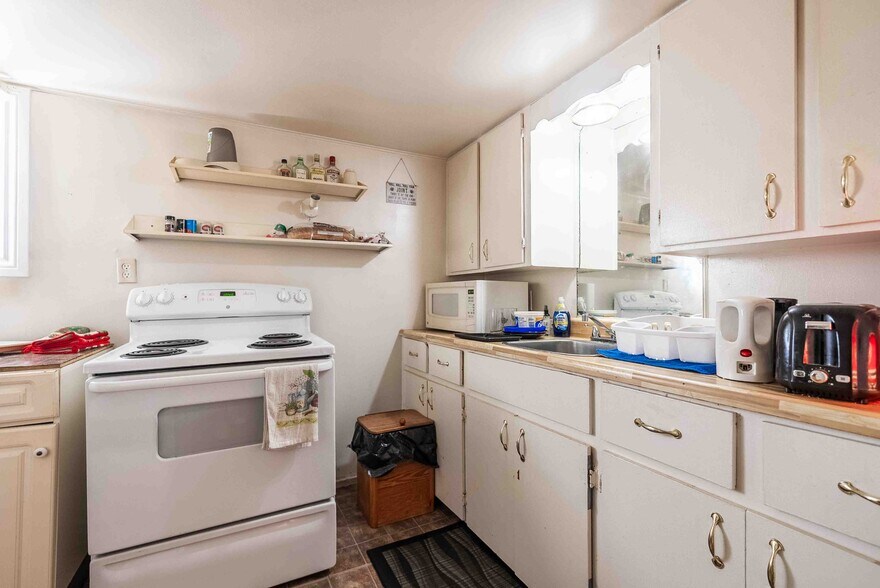 More Photos Of 396-400 Melvin Ave, Sudbury Apartments For Sale
