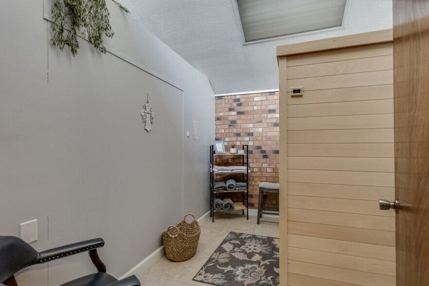 More Photos Of 20 E Dunloup Rd, Shawnee Medical For Sale