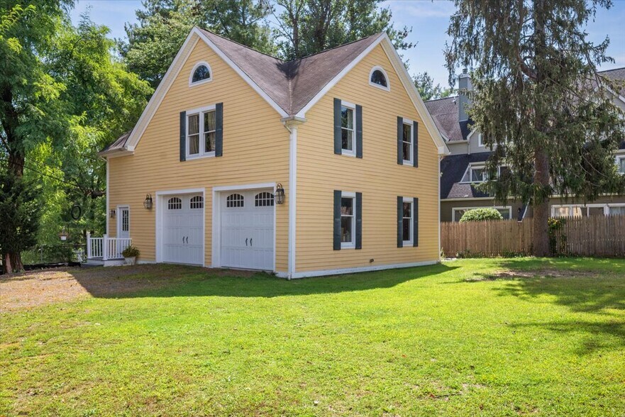 More Photos Of 21 Franklin Pl, Morristown Office For Sale