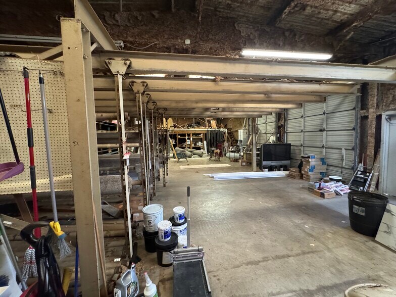 More Photos Of 1900 Crockett Rd, Palestine Storefront For Sale